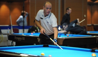 Edina fotografija slovenskih biljardistov z Eurotoura v Trevisu: Matjaž Erčulj v prvem krogu.